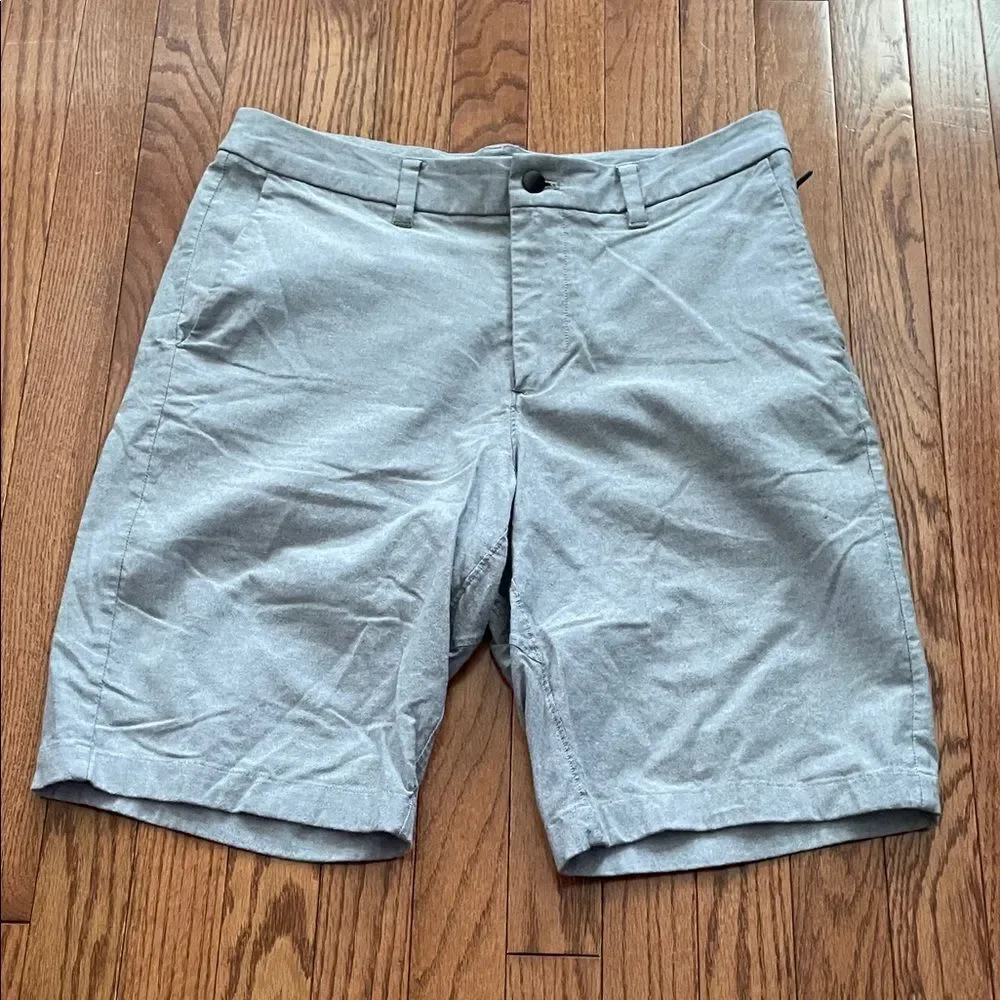 Lululemon Light Gray Knit Chino Shorts Men’s Sz 31